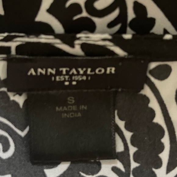 Ann Taylor vneck blouse - Picture 2 of 2